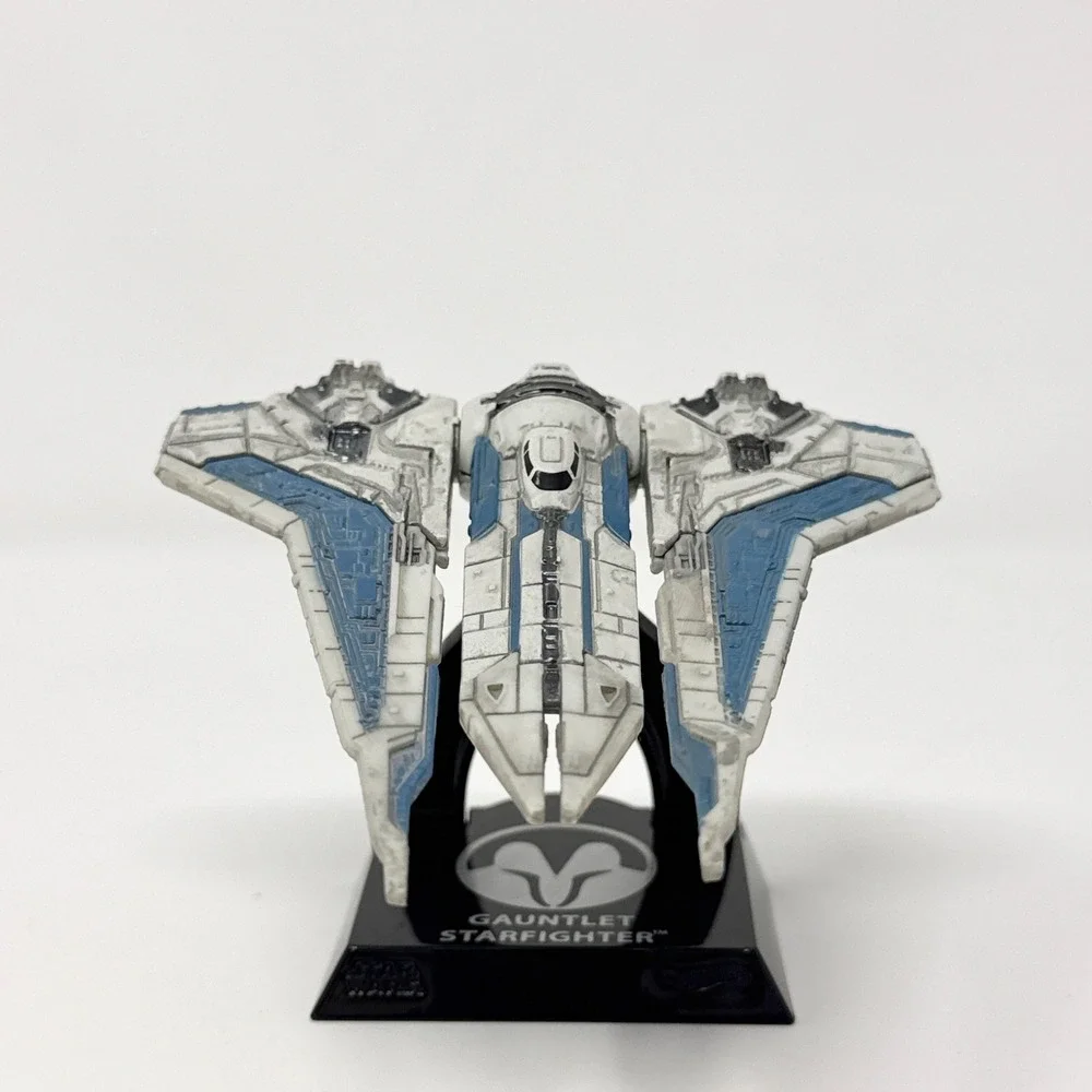 Hot Wheels Star Wars Gauntlet Starfighter Die Cast Ship w Display Stand